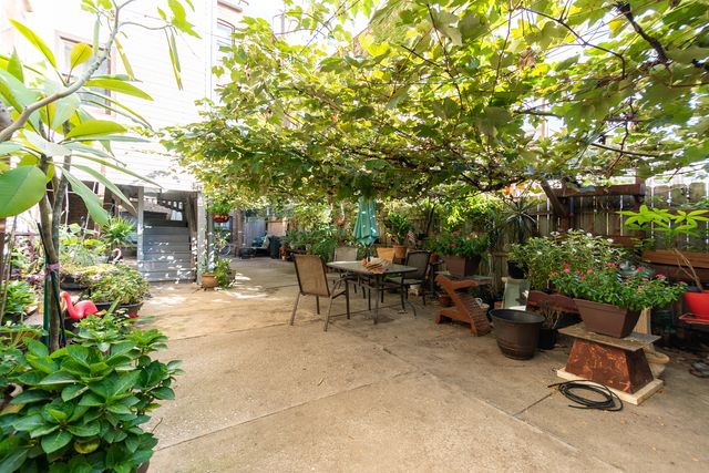 2445 W Rosemont Avenue 3, Chicago, IL 60659