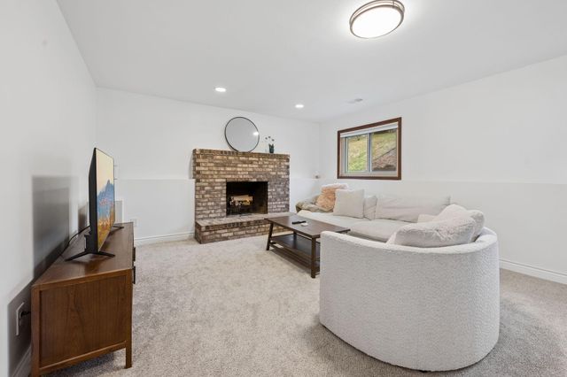 10735 45th Avenue N, Plymouth, MN 55442