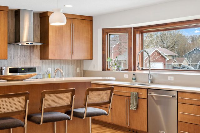 10735 45th Avenue N, Plymouth, MN 55442