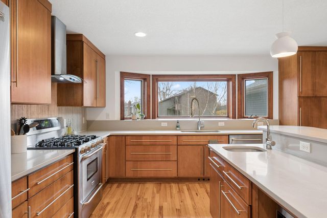 10735 45th Avenue N, Plymouth, MN 55442