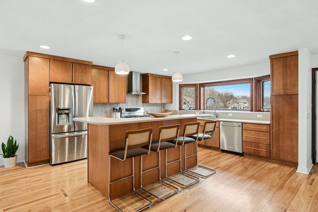 10735 45th Avenue N, Plymouth, MN 55442