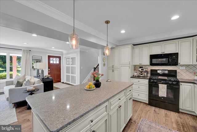 1842 LONGVIEW DR, Lancaster, PA 17601