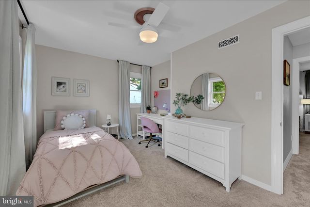 1842 LONGVIEW DR, Lancaster, PA 17601