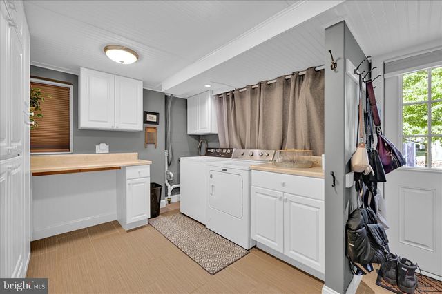 1842 LONGVIEW DR, Lancaster, PA 17601