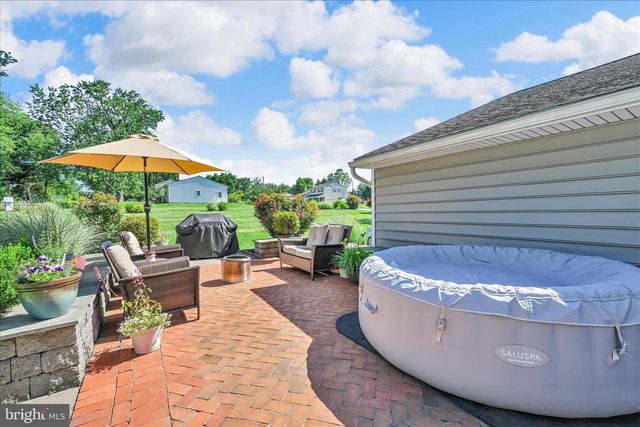 1842 LONGVIEW DR, Lancaster, PA 17601