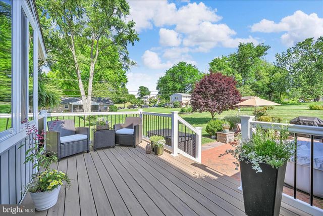 1842 LONGVIEW DR, Lancaster, PA 17601