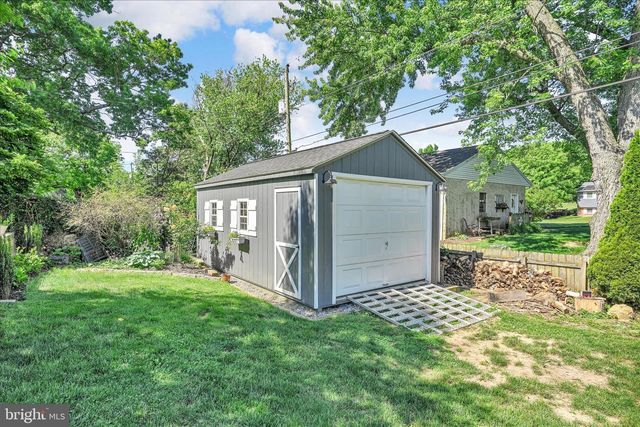 1842 LONGVIEW DR, Lancaster, PA 17601