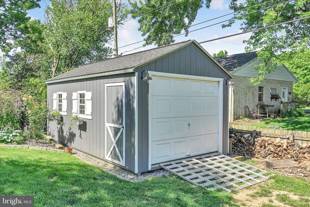 1842 LONGVIEW DR, Lancaster, PA 17601