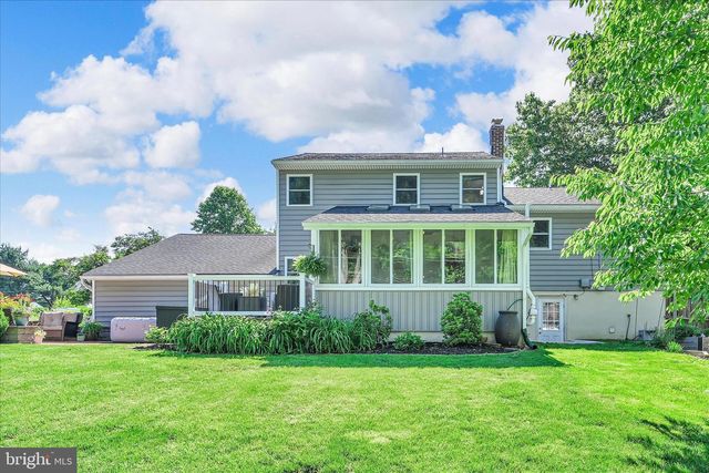 1842 LONGVIEW DR, Lancaster, PA 17601