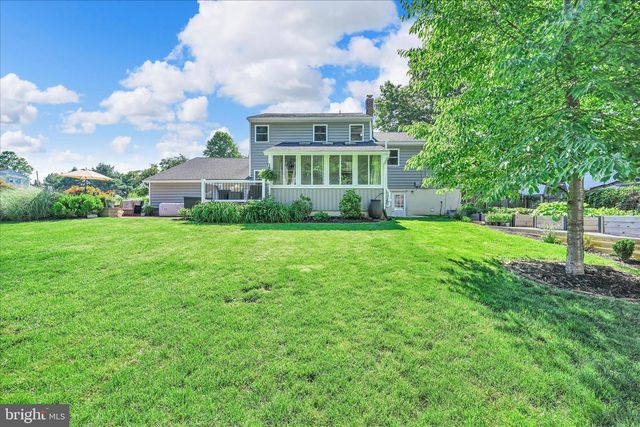 1842 LONGVIEW DR, Lancaster, PA 17601