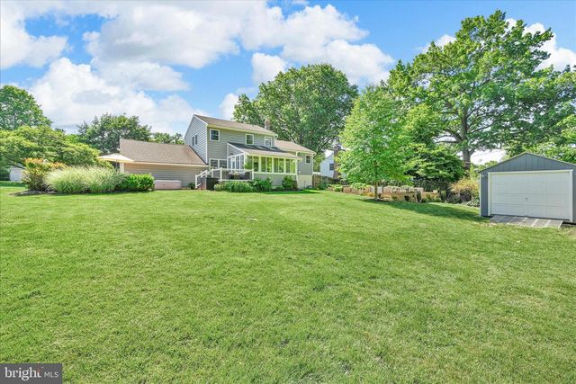 1842 LONGVIEW DR, Lancaster, PA 17601