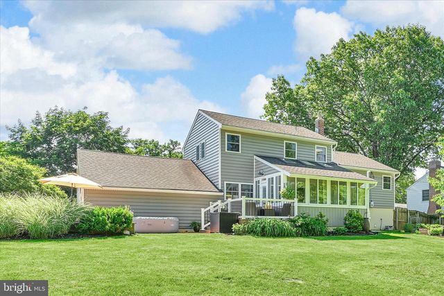 1842 LONGVIEW DR, Lancaster, PA 17601