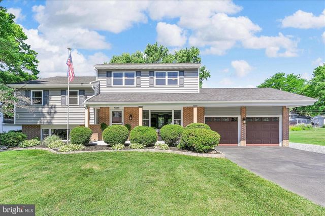 1842 LONGVIEW DR, Lancaster, PA 17601