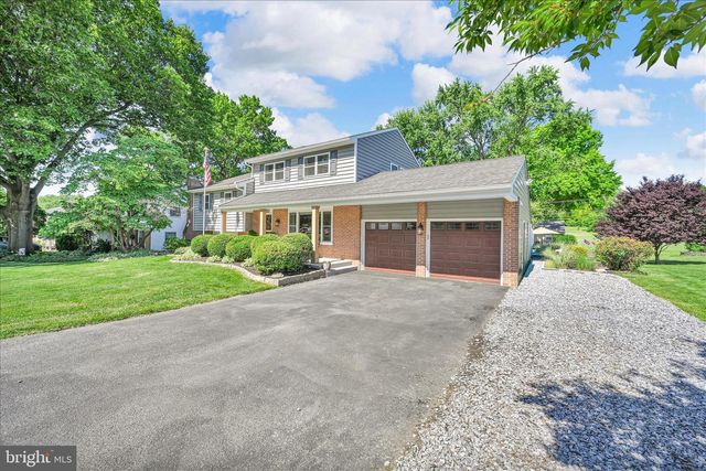 1842 LONGVIEW DR, Lancaster, PA 17601