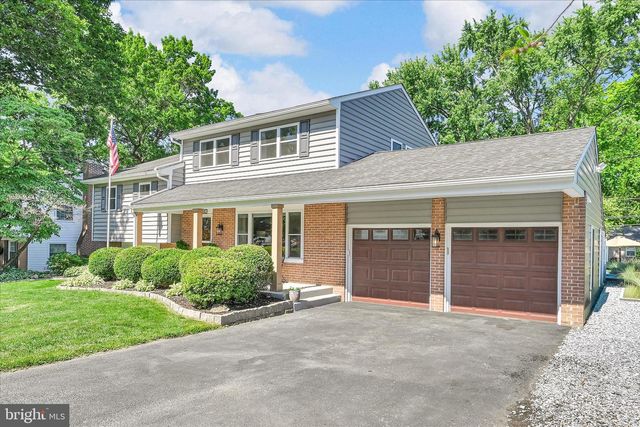 1842 LONGVIEW DR, Lancaster, PA 17601