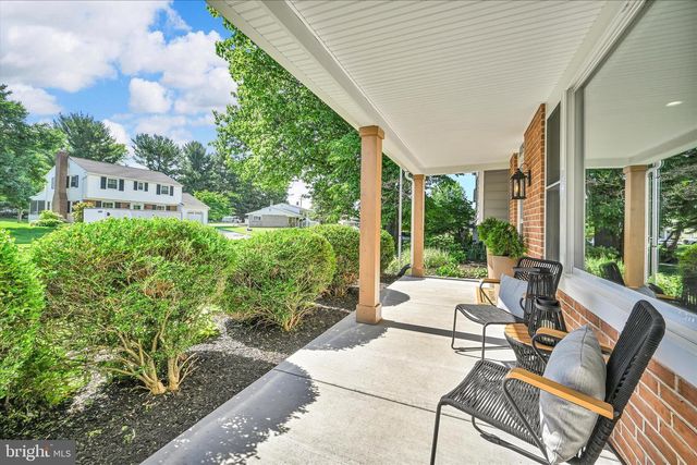 1842 LONGVIEW DR, Lancaster, PA 17601