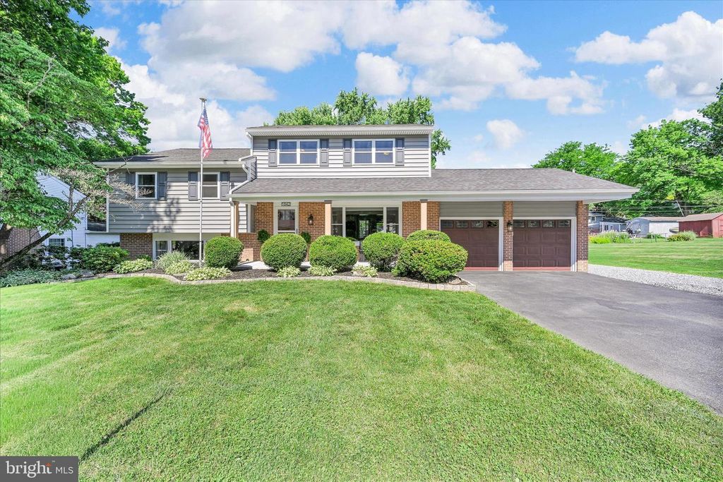 1842 LONGVIEW DR, Lancaster, PA 17601