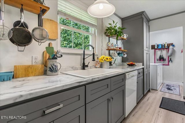 176 County Road 532, Etowah, TN 37331