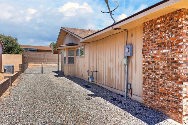 7221 Sunlight Peak Drive NE, Rio Rancho, NM 87144