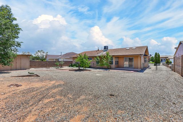 7221 Sunlight Peak Drive NE, Rio Rancho, NM 87144
