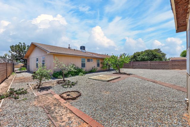 7221 Sunlight Peak Drive NE, Rio Rancho, NM 87144