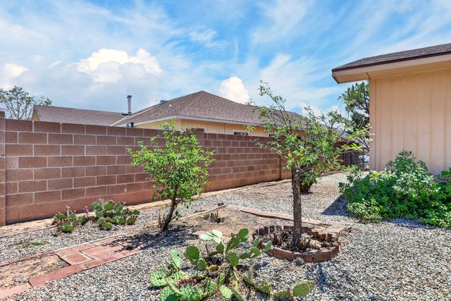 7221 Sunlight Peak Drive NE, Rio Rancho, NM 87144