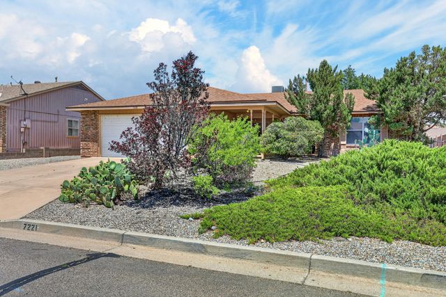 7221 Sunlight Peak Drive NE, Rio Rancho, NM 87144
