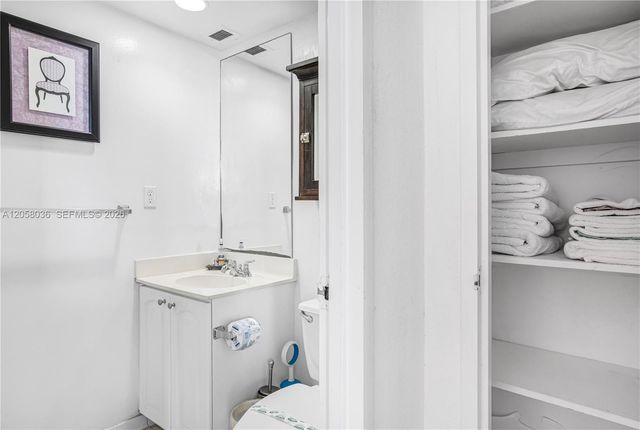 4001 S Ocean Dr 16E, Hollywood, FL 33019