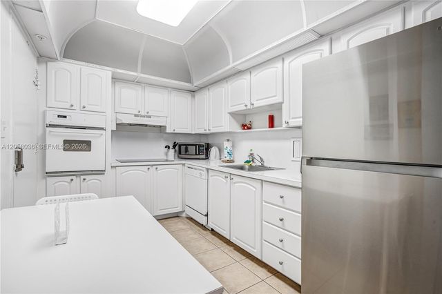 4001 S Ocean Dr 16E, Hollywood, FL 33019
