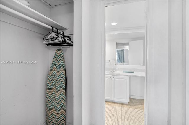 4001 S Ocean Dr 16E, Hollywood, FL 33019