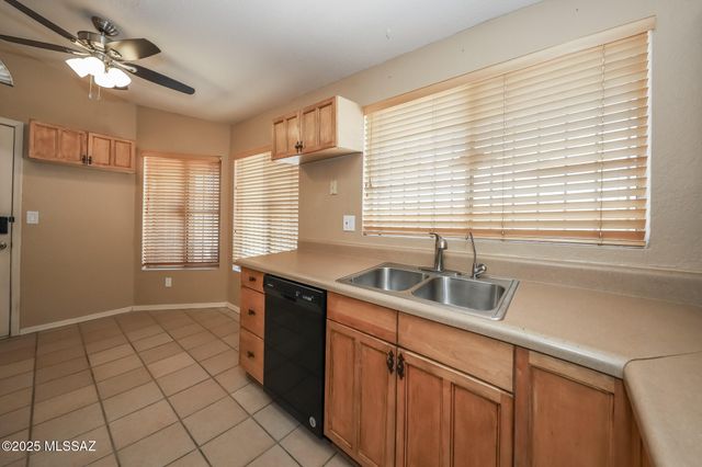 3080 W Placita De La Roseta Lane, Tucson, AZ 85746