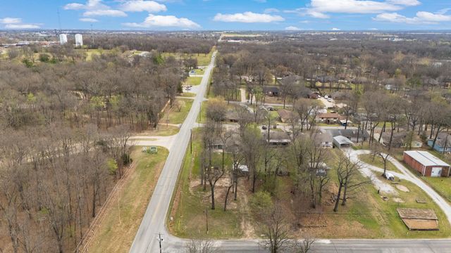 1300 Maple Drive, Grove, OK 74344