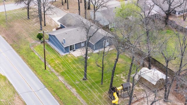 1300 Maple Drive, Grove, OK 74344