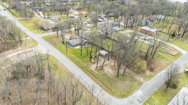 1300 Maple Drive, Grove, OK 74344