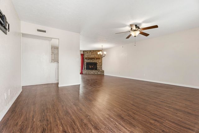 1300 Maple Drive, Grove, OK 74344