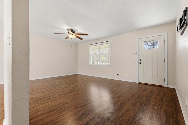 1300 Maple Drive, Grove, OK 74344