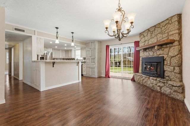 1300 Maple Drive, Grove, OK 74344