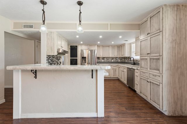 1300 Maple Drive, Grove, OK 74344