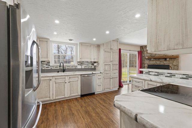 1300 Maple Drive, Grove, OK 74344