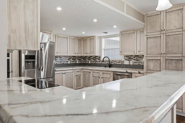 1300 Maple Drive, Grove, OK 74344