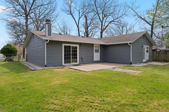 1300 Maple Drive, Grove, OK 74344