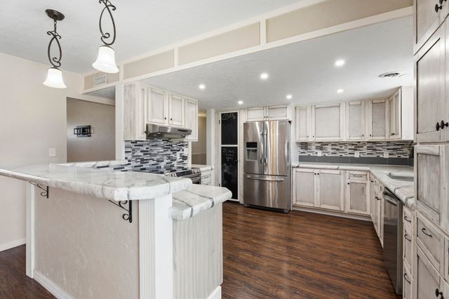 1300 Maple Drive, Grove, OK 74344