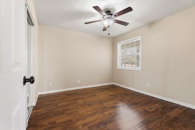 1300 Maple Drive, Grove, OK 74344