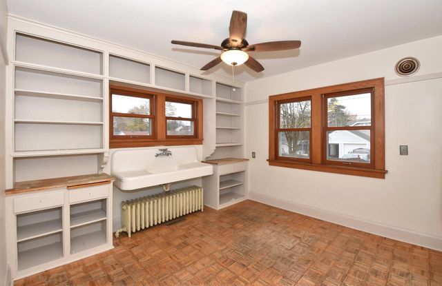 3777 S Ahmedi AVENUE, Saint Francis, WI 53235