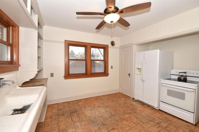 3777 S Ahmedi AVENUE, Saint Francis, WI 53235