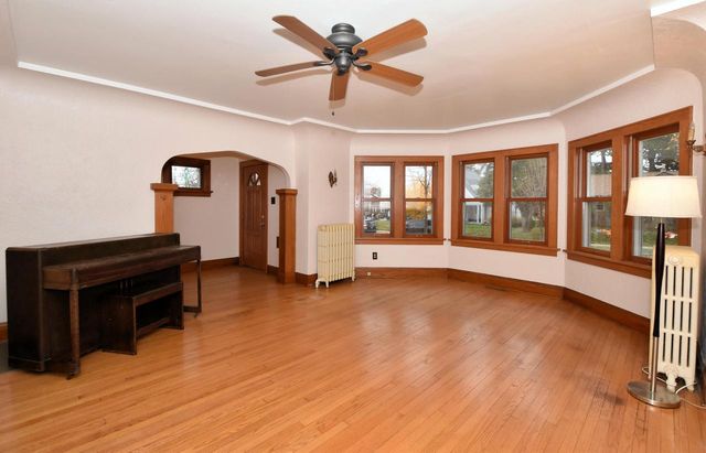 3777 S Ahmedi AVENUE, Saint Francis, WI 53235