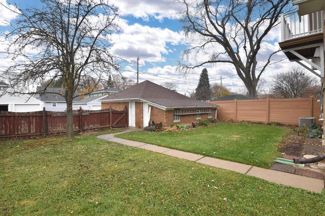 3777 S Ahmedi AVENUE, Saint Francis, WI 53235