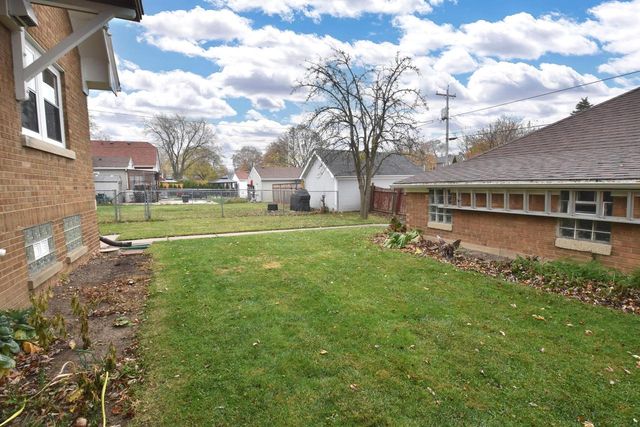 3777 S Ahmedi AVENUE, Saint Francis, WI 53235