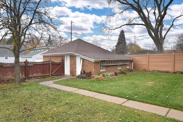 3777 S Ahmedi AVENUE, Saint Francis, WI 53235