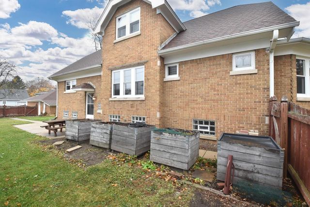 3777 S Ahmedi AVENUE, Saint Francis, WI 53235